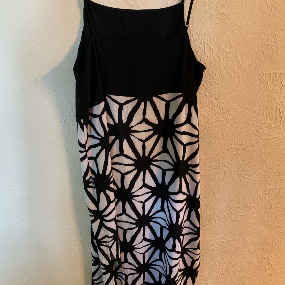 Elegant Black and White Patterned Dress